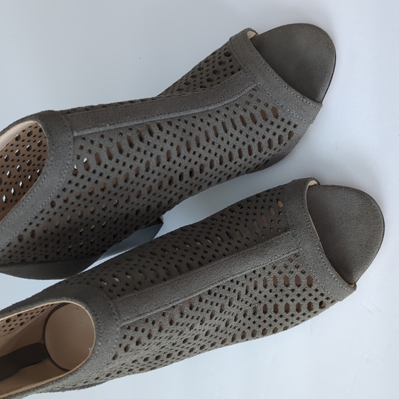 Brooks Brothers High Heeled Bootie Suede Open Toe Cut Out Grey size 8 - Picture 11 of 11